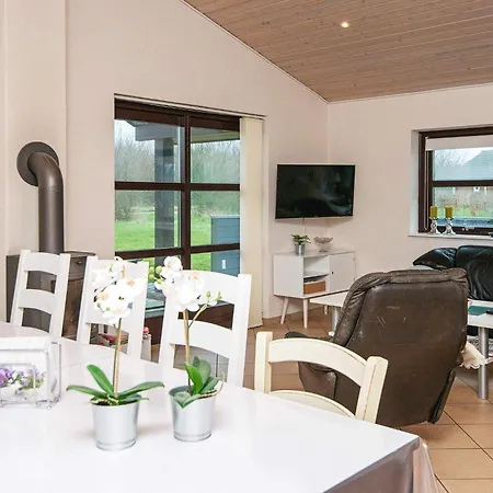 8 Person In Sydals-by Traum *