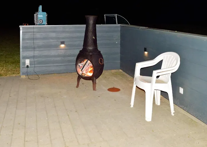 8 Person In Sydals-by Traum *